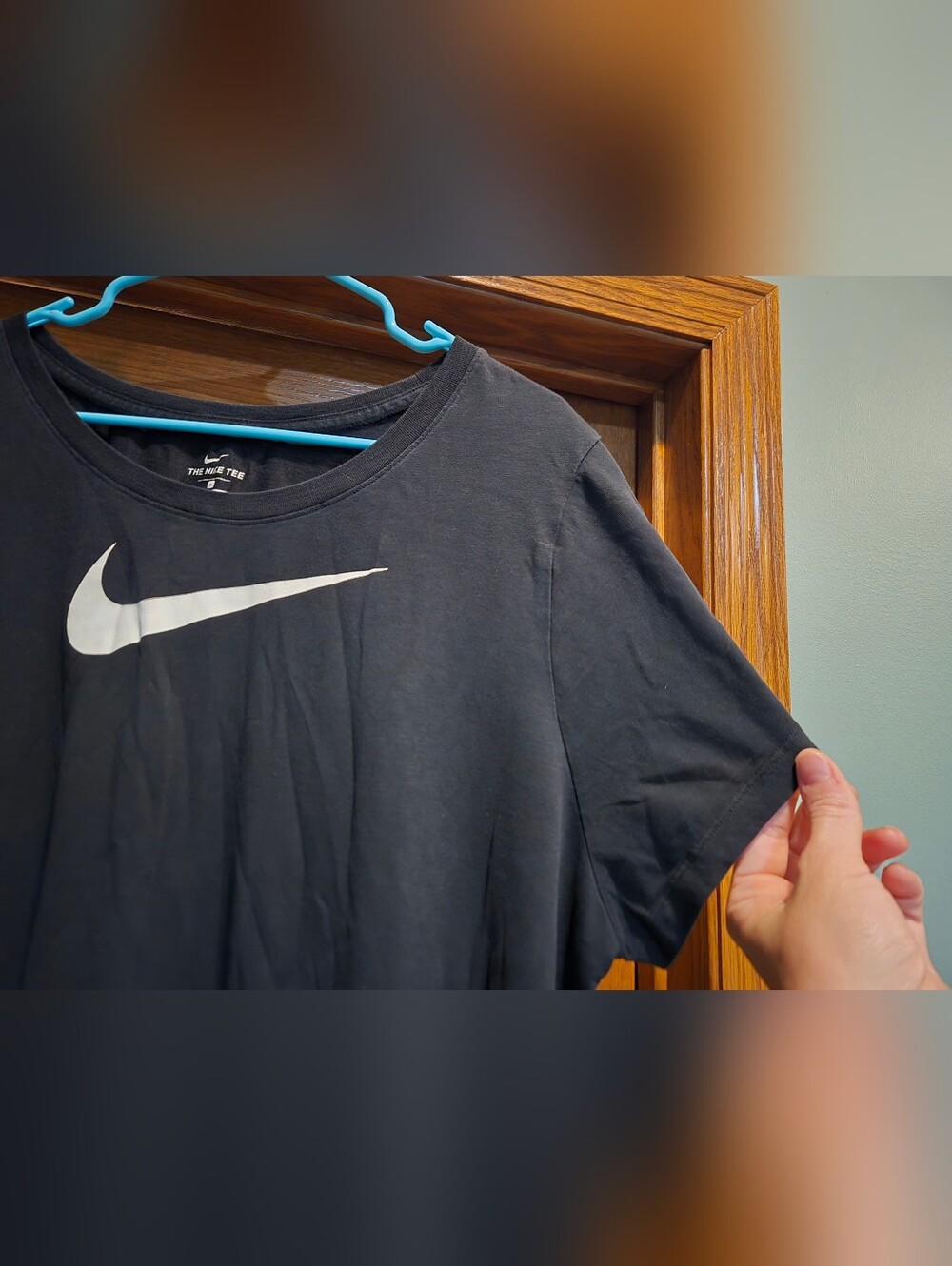 Nike Black Short Sleeve Tee with White Swoosh - Picture 5 of 15